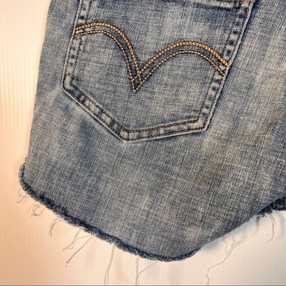 LEVI’S 524 SKINNY CUTOFFS. 4 Pockets with ragged hem. 14” Waist. 7-½” Rise. - Picture 2 of 8